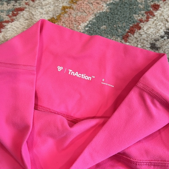 TNA Aritzia Action 5” Biker shorts - Picture 2 of 4